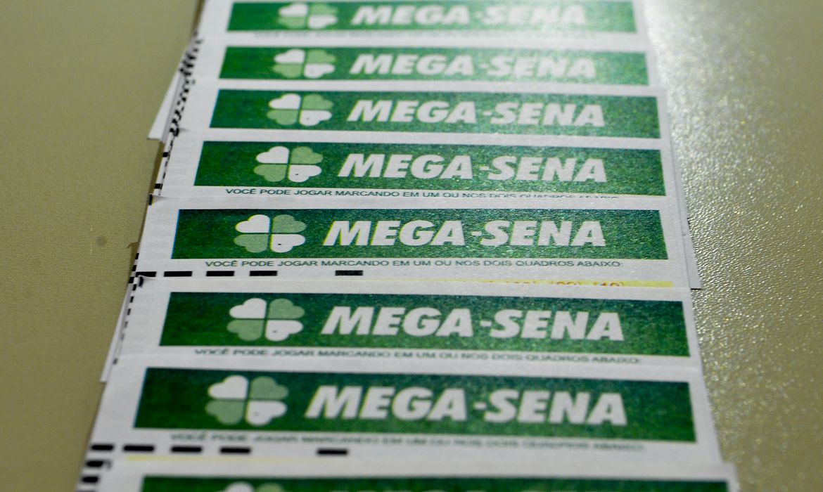 Mega-Sena deve pagar neste sábado prêmio acumulado de R$ 90 milhões de reais
