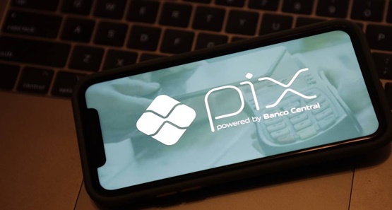 Banco deve reverter pagamento por pix feito após furto de celular


