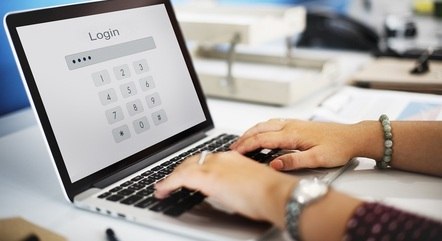Acesso à internet chega a 9 em cada 10 domicílios brasileiros, mostra IBGE
