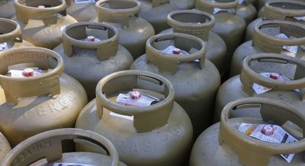 Preço do gás de cozinha supera recorde em 71 cidades brasileiras, segundo levantamento 