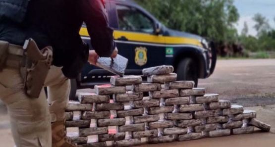 PRF apreende mais de  56 kg de maconha com casal que vinha para Porto Velho