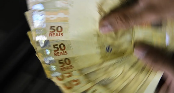 Primeira parcela do décimo terceiro deve ser paga até esta quinta
