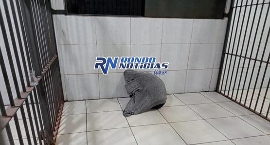 Polícia prende mulher que tentou assaltar jovem com arma de brinquedo