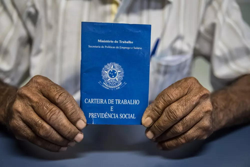 CCJ da Câmara analisa, nesta terça (5), PEC que reduz jornada semanal de trabalho para 4 dias
