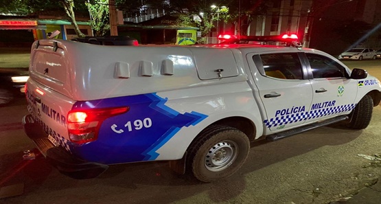 Marido oferece esposa para fazer sexo com amigo mas a agride após ser rejeitado