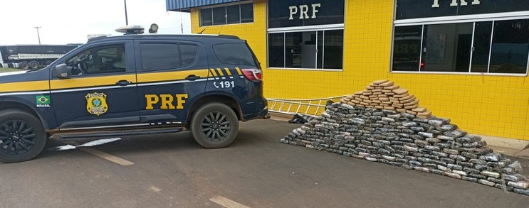 PRF apreende 220 kg de skunk em compartimento oculto de um caminhão