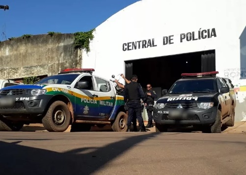 Mulher de 22 anos é estuprada enquanto procurava namorado 