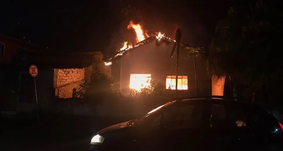 Homem é suspeito de incendiar casa da ex-esposa na capital