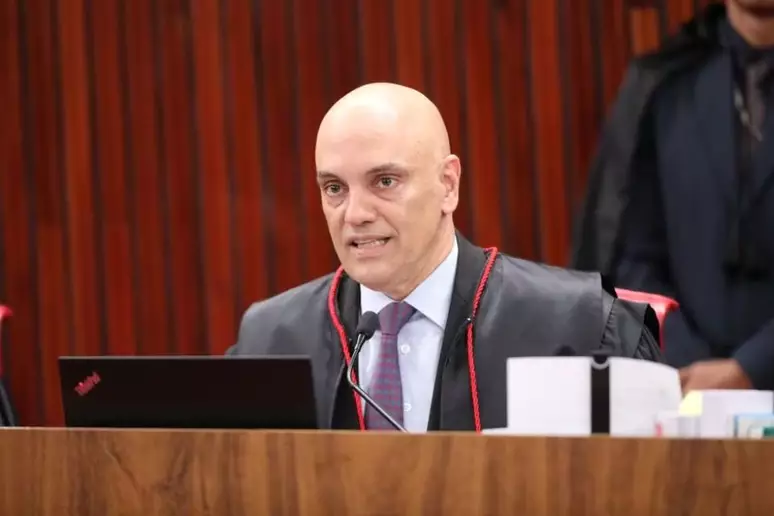Alexandre de Moraes é recebido com gritos de 'Xandão' por populares durante evento; veja o vídeo