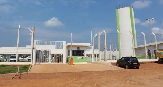 Grávida é presa tentando entrar com quase 1 kg de drogas em presídio 