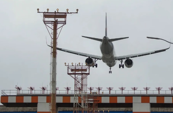 Preço médio de passagens aéreas atinge novo valor recorde em 2023

