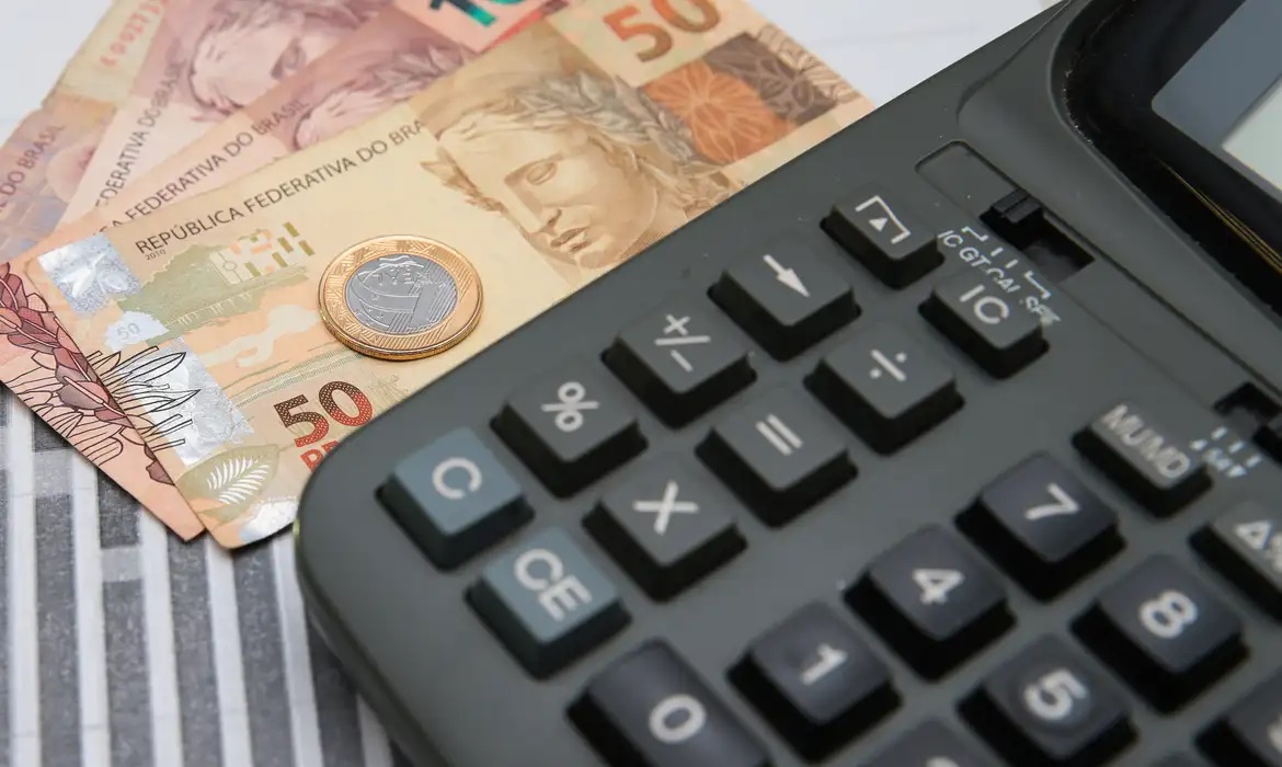 Pressionada por alimentos, inflação de novembro sobe para 0,28%
