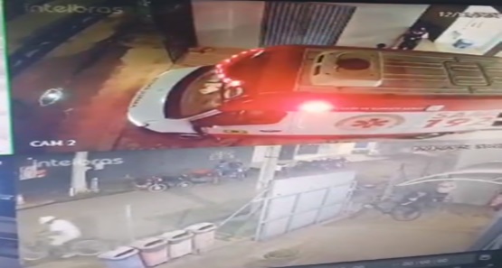 Câmeras de segurança registram vigilante sendo roubado na UPA Sul 