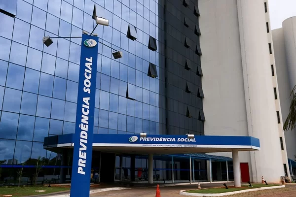 Justiça libera R$ 27,2 bilhões para pagamentos de precatórios do INSS; veja se você pode receber