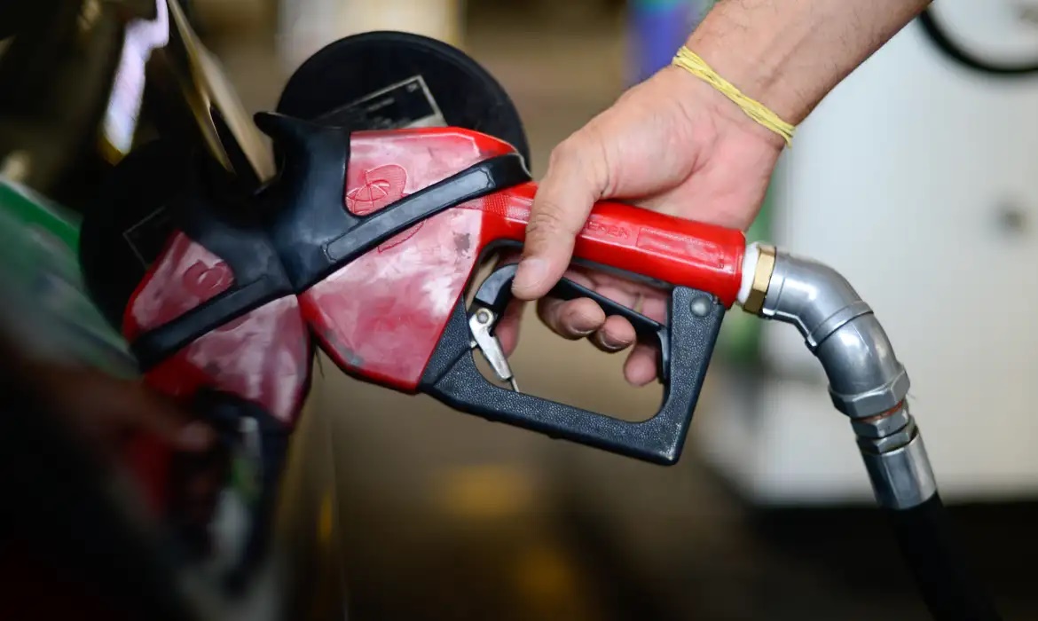 Cobrança integral de impostos sobre diesel retorna a partir de hoje
