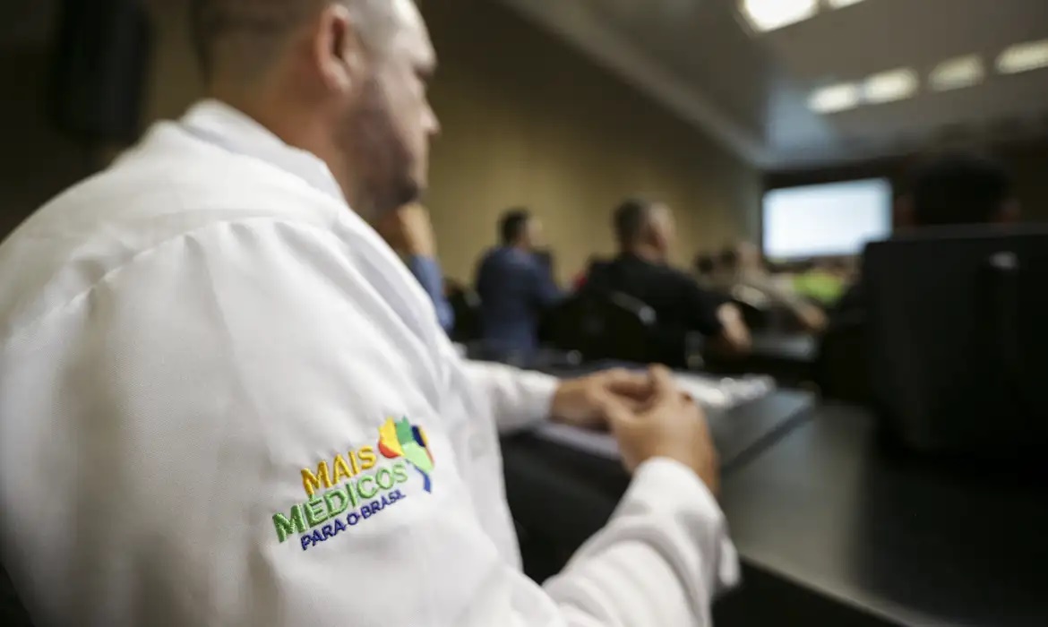 Número de profissionais que atuam no Mais Médicos aumenta 105% em 2023
