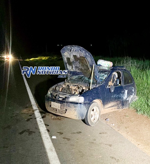 Carro com três ocupantes capota várias vezes após batida na BR-319