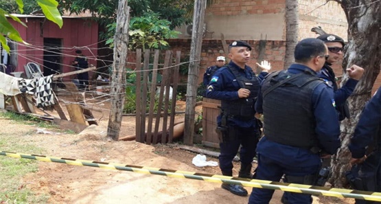Homem é atacado a tiros por dupla em motocicleta no ‘Cai N’água’