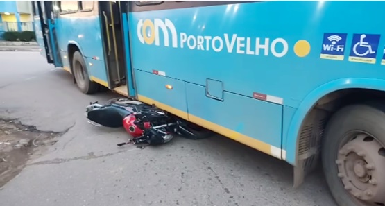 Colisão entre moto e ônibus na avenida Mamoré deixa motociclista ferido 