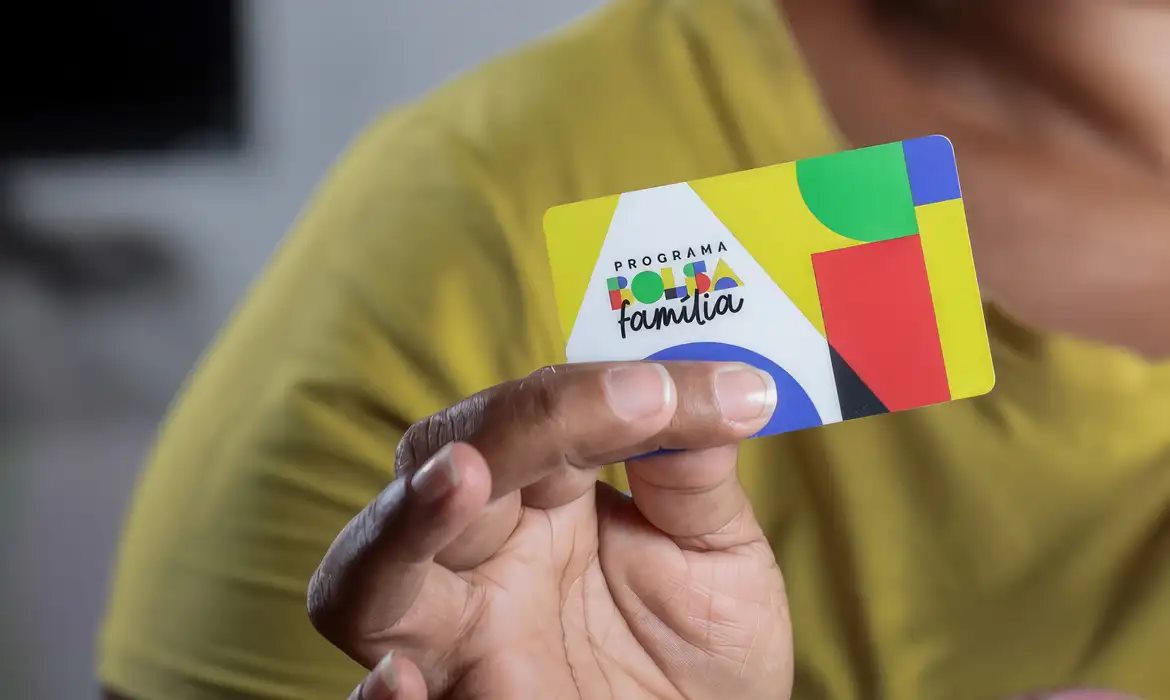 Caixa paga novo Bolsa Família a beneficiários com NIS de final 3
