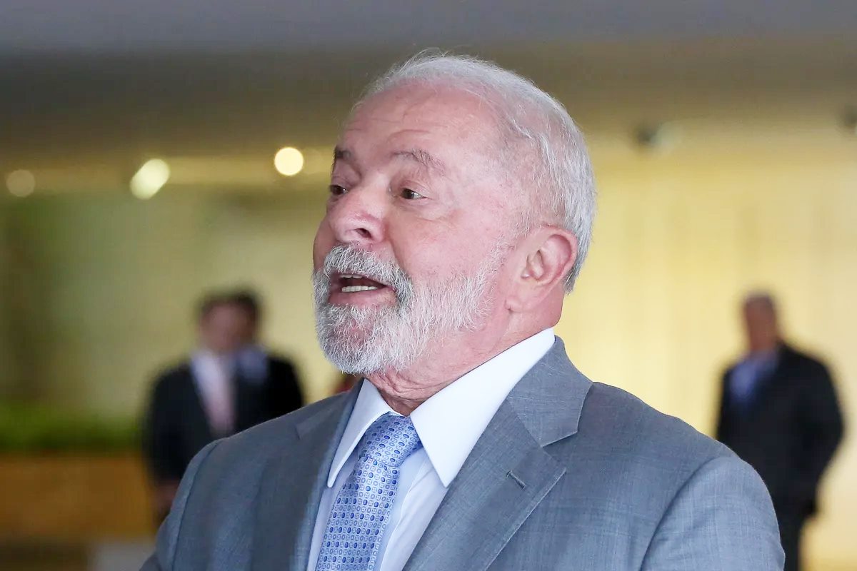 De olho na popularidade, Lula prepara obras do PAC com foco na população de baixa renda
