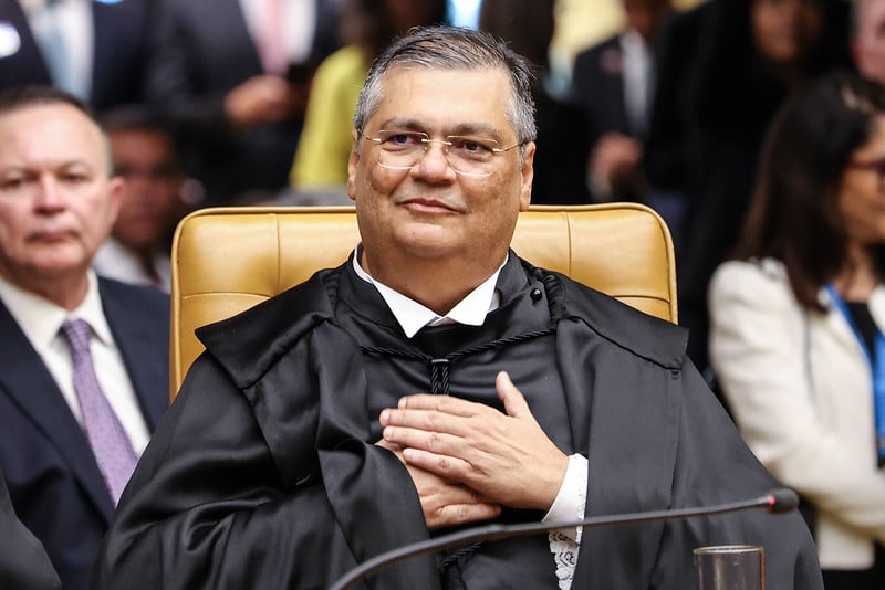 Flávio Dino determina que TSE reconheça perda de mandato de Lebrão