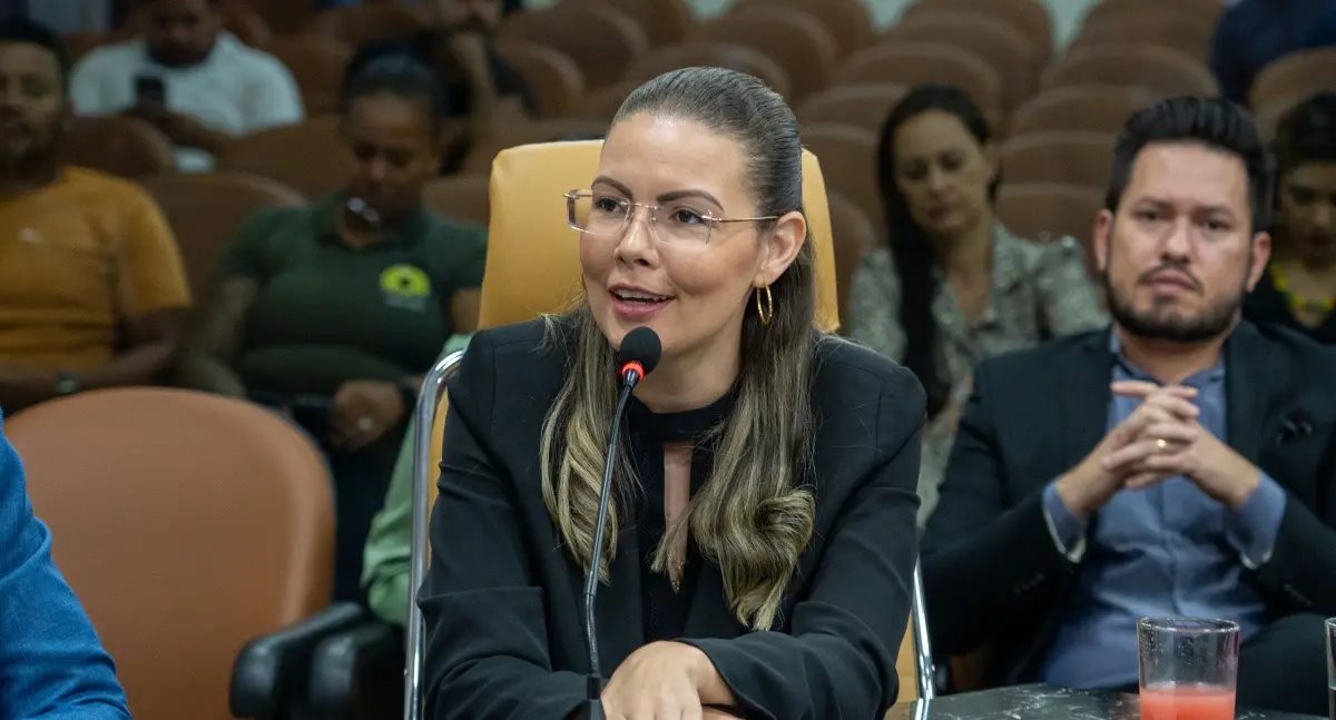 Iluminação da Praça do São Sebastião é restabelecida após pedido da Vereadora Sofia Andrade
