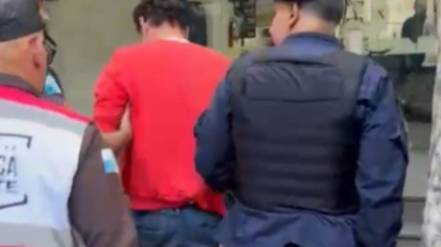 Homem é preso por ameaçar matar crianças em escola na Baía de Guanabara, no Rio de Janeiro
