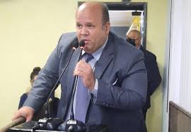 Após pedido do Vereador Júnior Queiroz, Prefeitura realiza serviço em bueiro no Bairro Tiradentes


