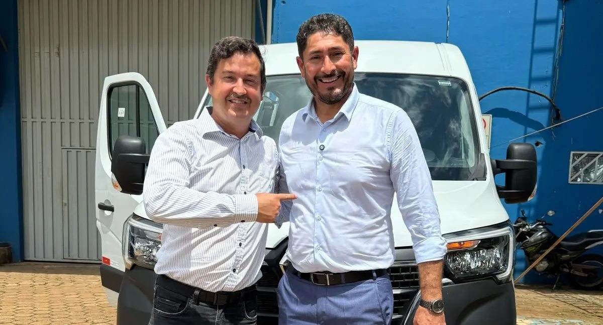 Vista Alegre do Abunã recebe van destinada por emenda do vereador Márcio Pacele
