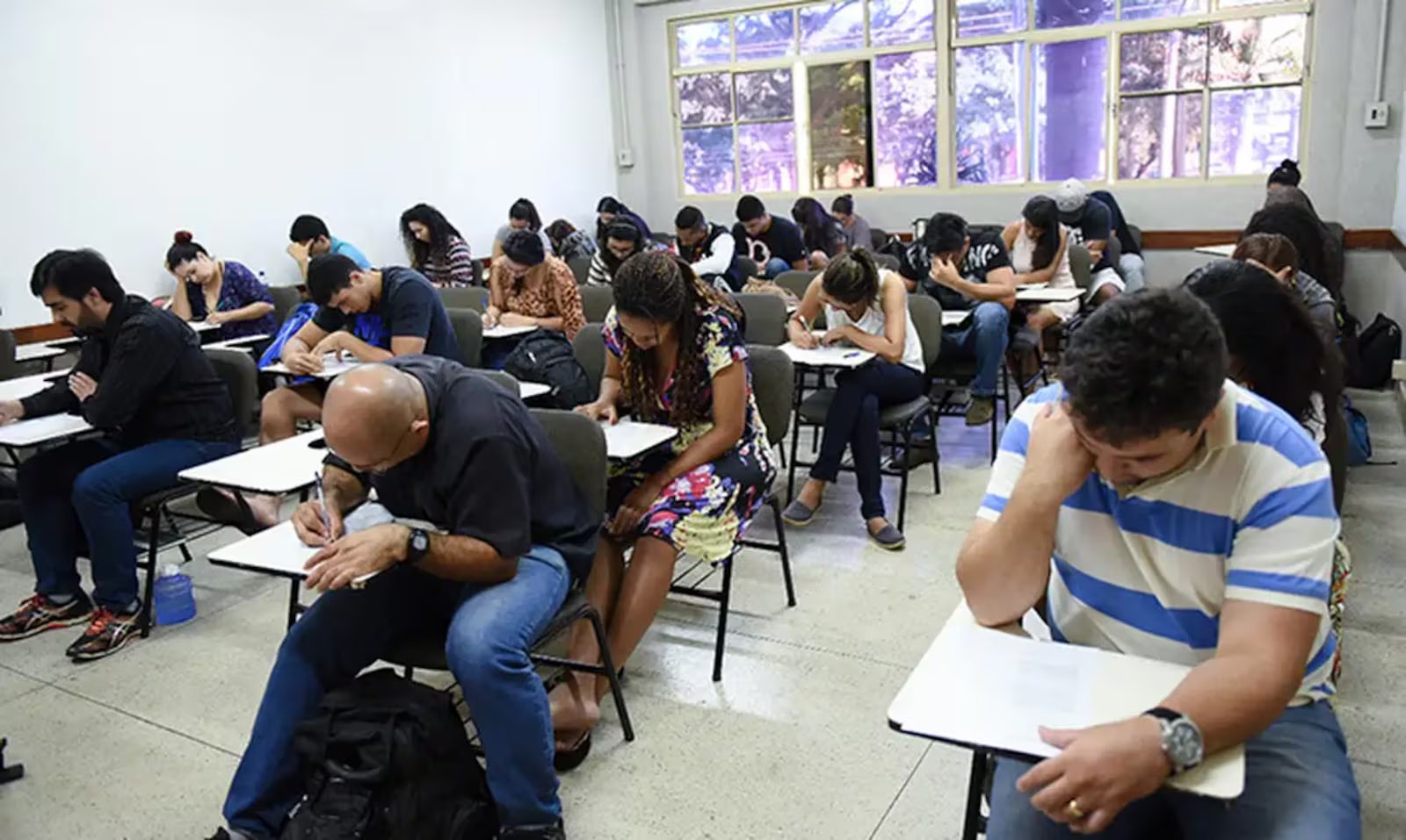 Enem dos Concursos tem vagas com salários de até R$ 16 mil; confira