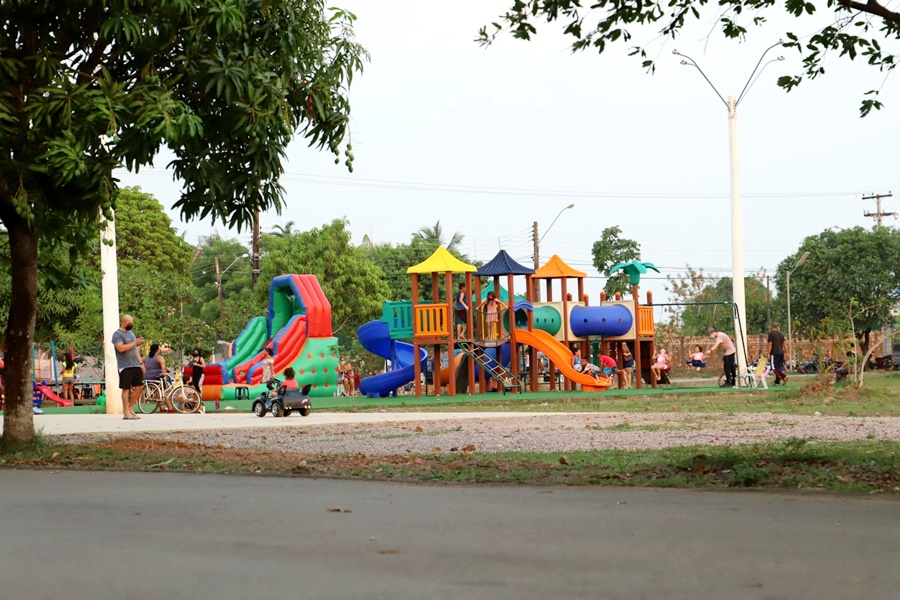 Prefeitura instala dispositivo que elimina risco de choque em praças da capital
