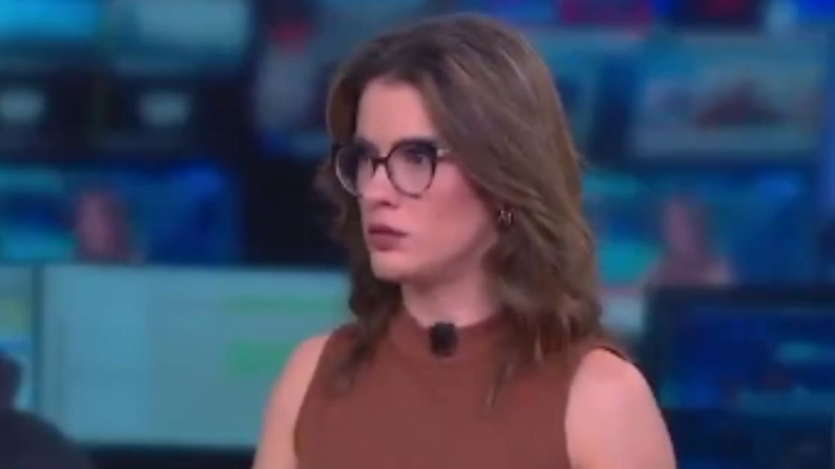 Âncora da CNN chama Bolsonaro de “Bozo” ao vivo e causa rebuliço: "Nem disfarça"
