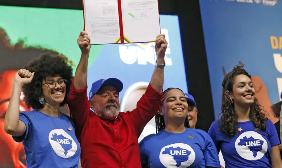 Presidente Lula diz que vai cobrar imposto das empresas americanas digitais