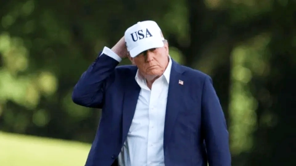 Trump é diagnosticado com insuficiência venosa crônica após inchaço nas pernas