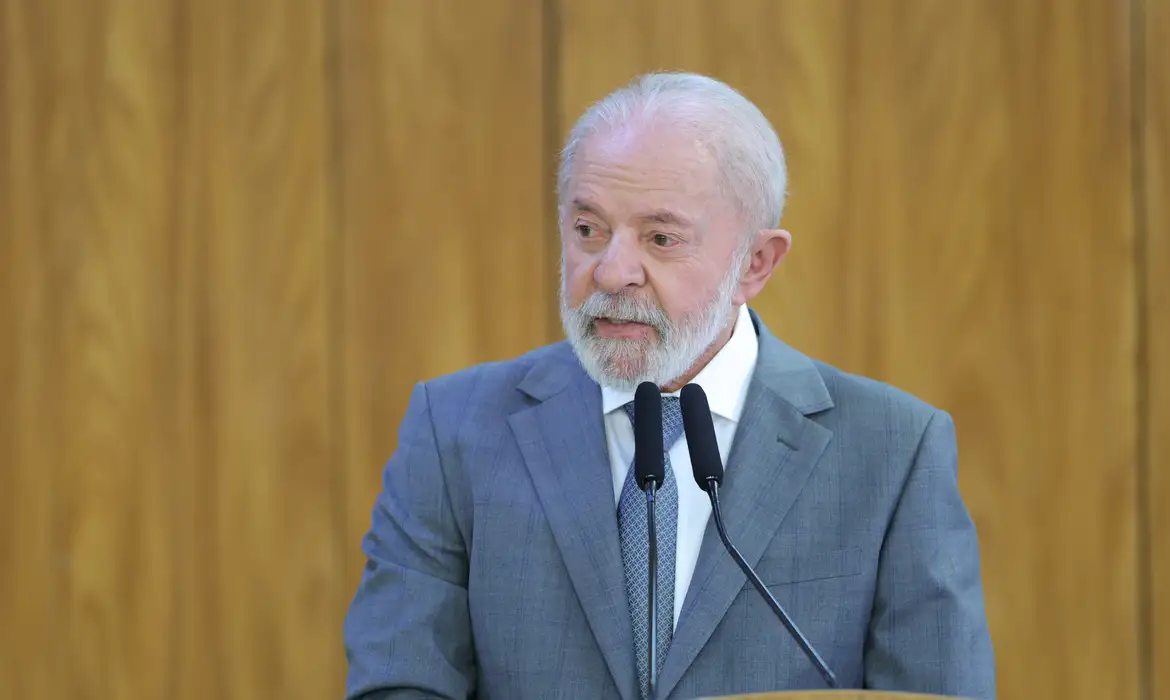 Presidente Lula veta aumento de número de deputados na Câmara
