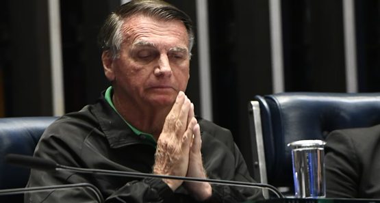 PF faz buscas na casa de Jair Bolsonaro, que terá que usar tornozeleira eletrônica
