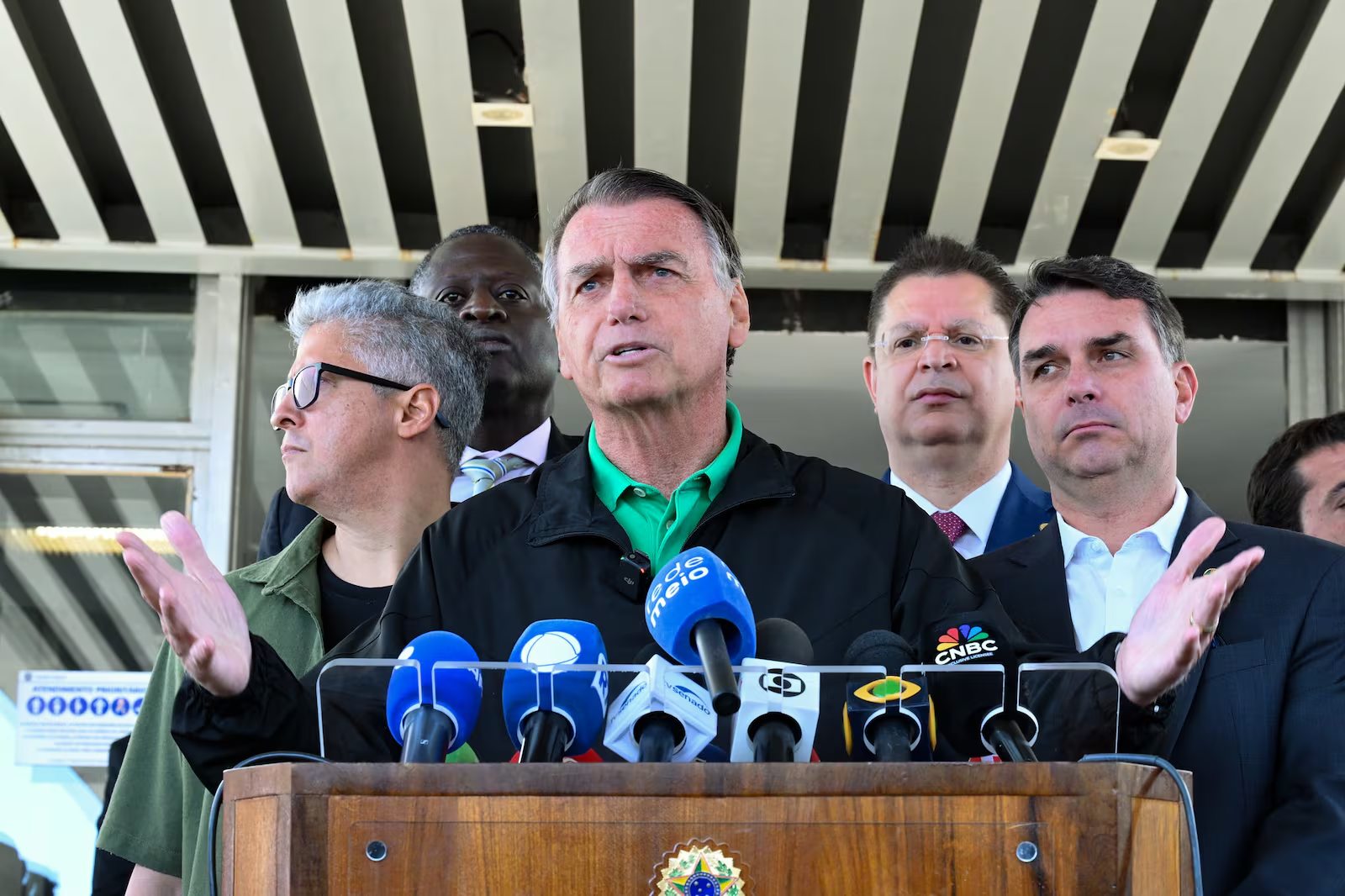 Deputados de oposição chamam operação contra Bolsonaro de ‘persecutória e humilhante’
