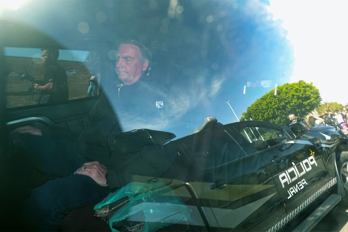 “O sistema não me quer preso. O sistema me quer morto”, diz Bolsonaro após operação
