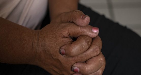 Companheiro espanca esposa após ser confrontado por infidelidade