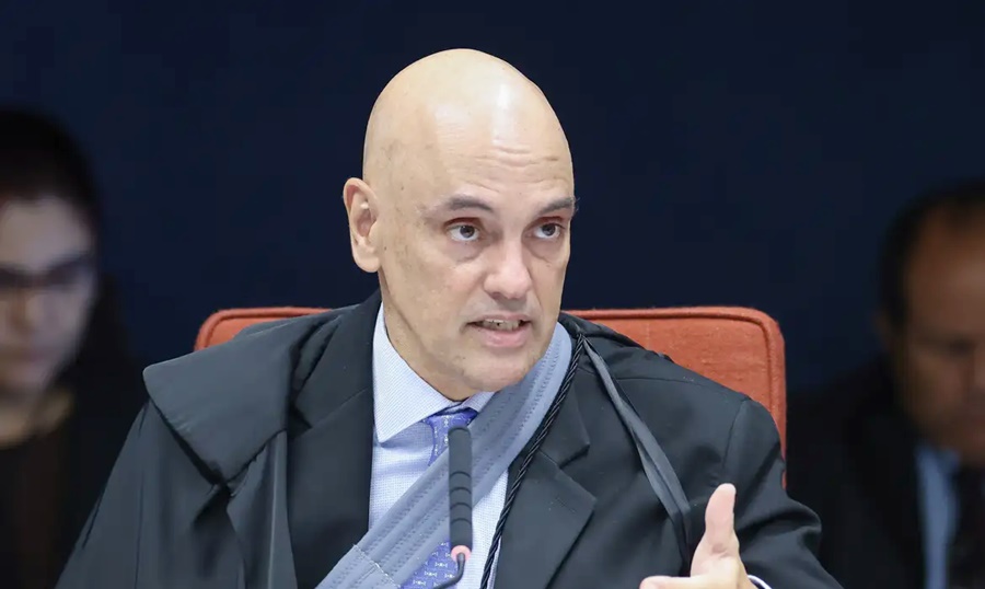 Moraes diz que Bolsonaro pode ser preso se usar redes sociais de outras pessoas
