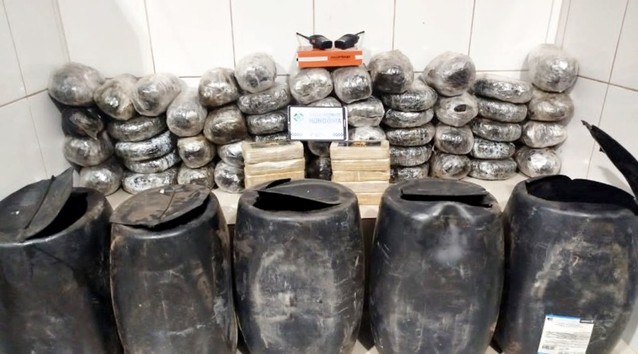 Carga de mais de 50 kg com maconha e crack é apreendida após tentativa de fuga