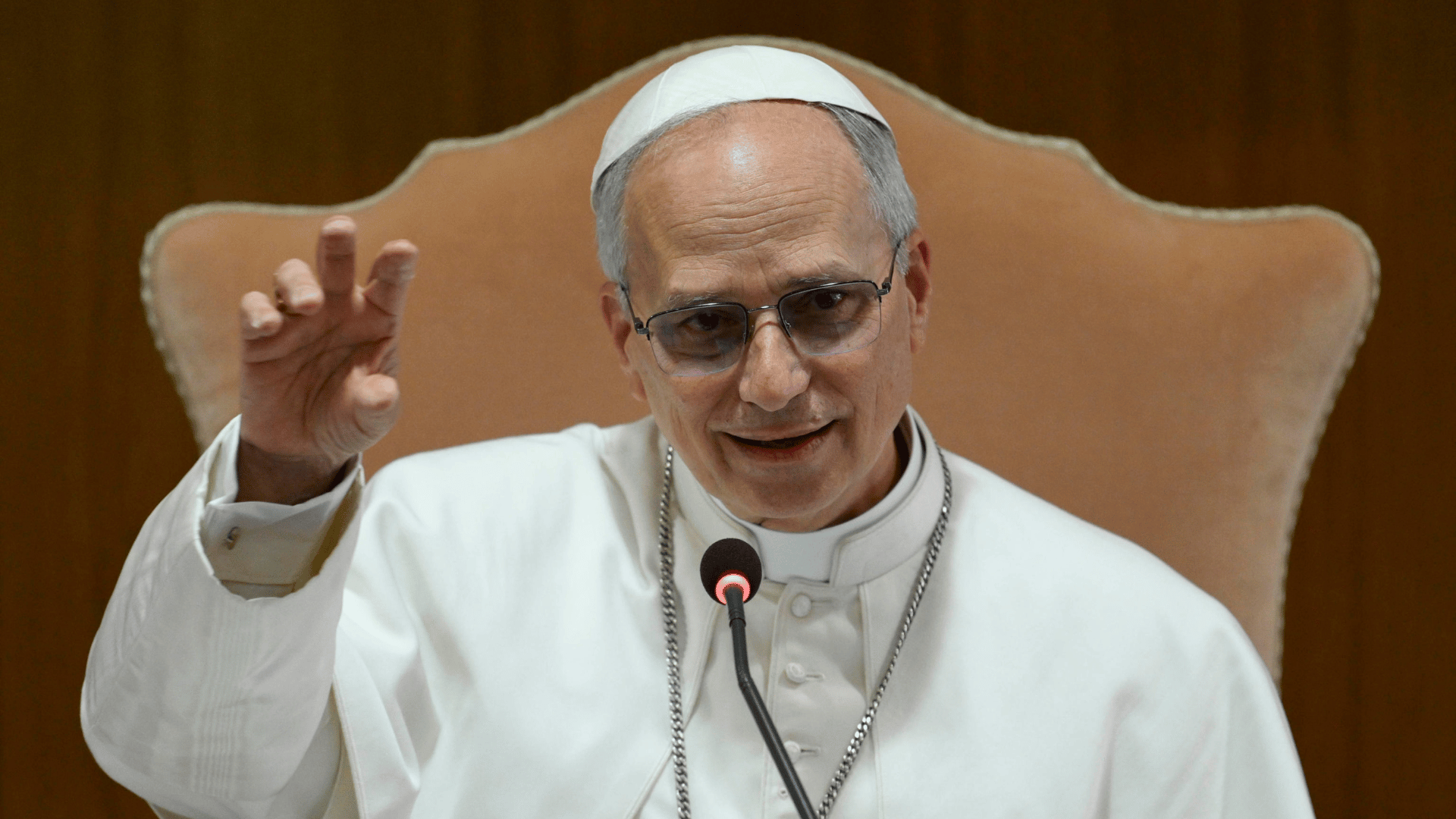 Papa Leão XIV se diz contra deslocamento forçado de palestinos na Faixa de Gaza
