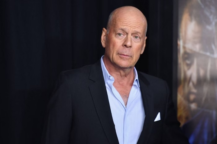 Ator Bruce Willis tem piora na saúde e já não consegue falar e andar: "Afasia e demência"
