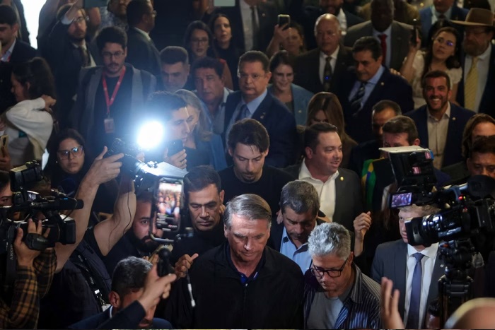 Governistas e oposição veem prisão de Jair Bolsonaro como iminente: "Há qualquer hora"
