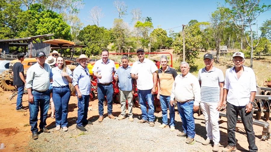 Com emenda de R$ 150 mil, Dr. Luís do Hospital reforça agricultura em Theobroma