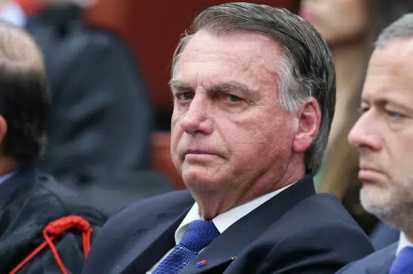 Alexandre nega preventiva de Bolsonaro e esclarece que não proibiu entrevistas
