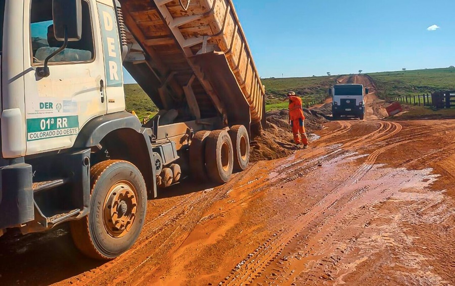 Governo de RO realiza manutenção em 27 km na Rodovia-370, em Colorado do Oeste, no Cone Sul