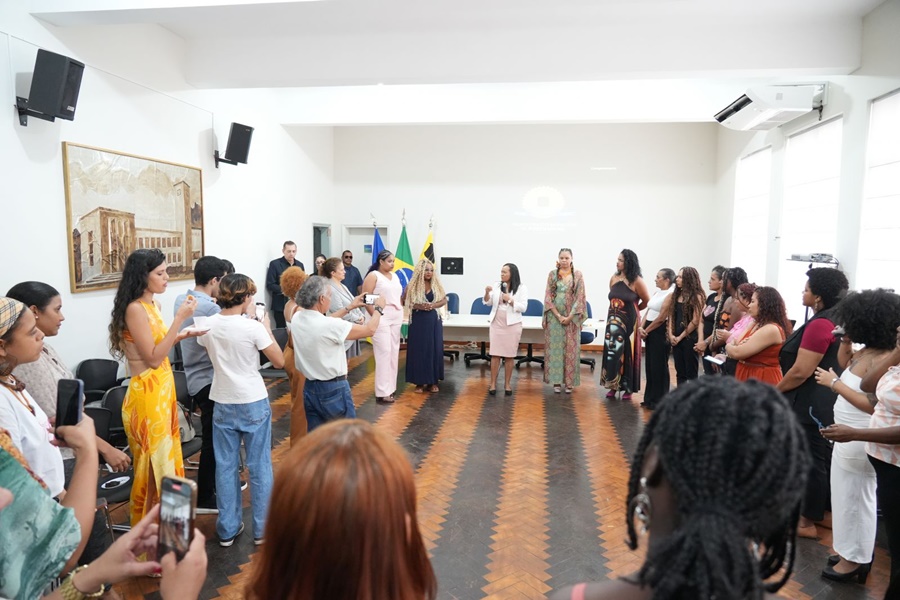 Prefeitura promove evento que reúne mulheres em reconhecimento à profissão de trancista