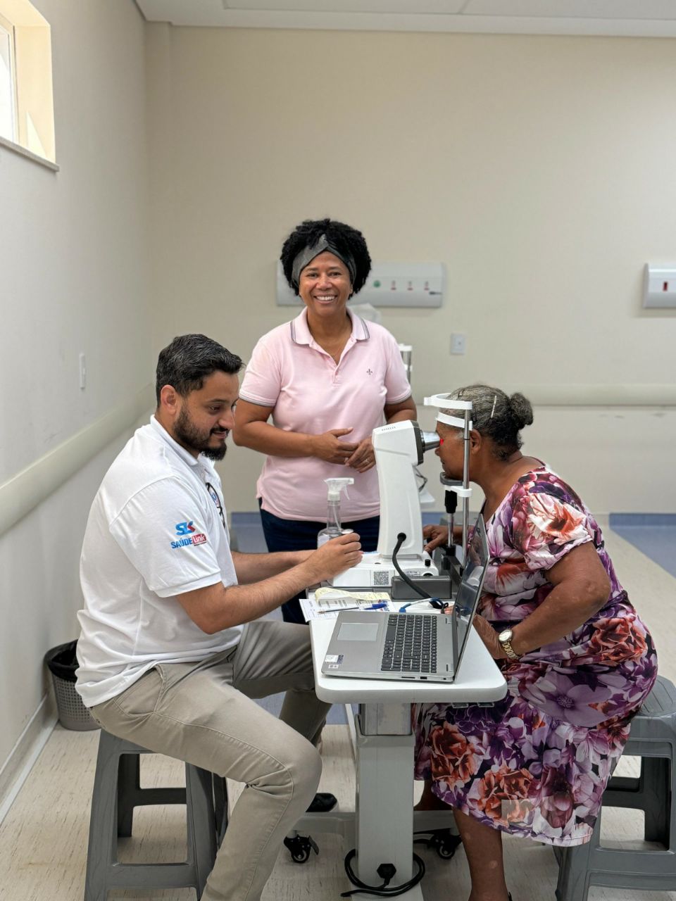 Sílvia Cristina comemora as 1.600 cirurgias de catarata, realizadas no projeto Olhar de Amor